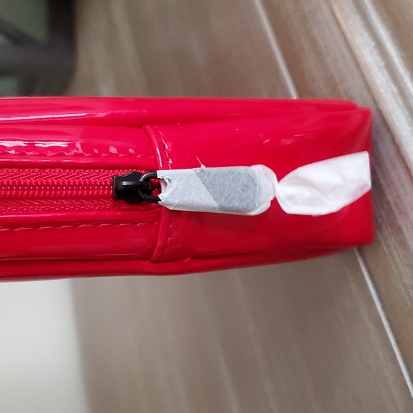New never used DIOR red zipper pouch clutch bag .. Shiny Red w/ black CD logo - Picture 4 of 10